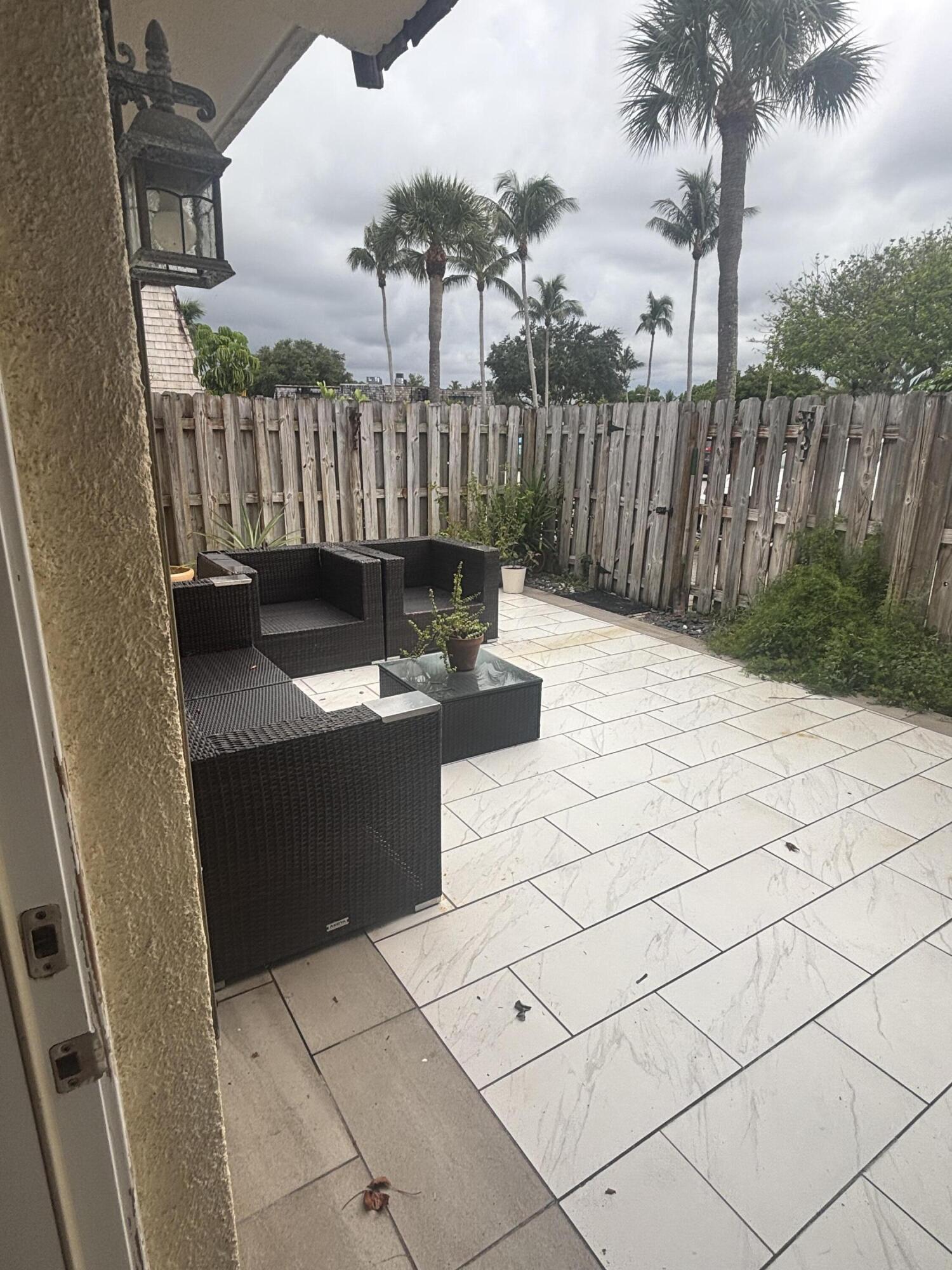 113 W Lake Arbor Dr - 113 W Lake Arbor Dr, Palm Springs, FL 33461 Luxury Property | Jose Angel Pina