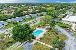 7211 W Country Club Dr N, Sarasota, FL 34243 - Photo 3
