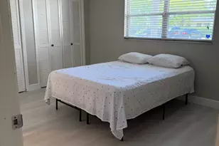 7211 W Country Club Dr N, Sarasota, FL 34243 - Photo 7