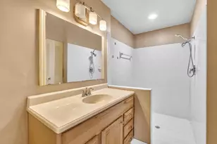 11137 NW 38th Pl, Sunrise, FL 33351 - Photo 17