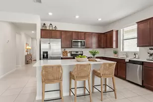 535 SE Villandry Way, Port Saint Lucie, FL 34984 - Photo 3