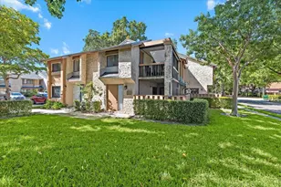 130 Wimbledon Lake Dr, Plantation, FL 33324 - Photo 1