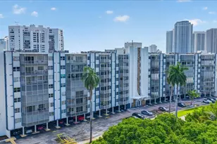 300 Diplomat Pkwy, Hallandale Beach, FL 33009 - Photo 23
