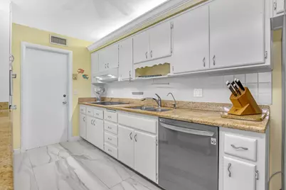 306 Cascade Lane, Palm Beach Shores, FL 33404 - Photo 17