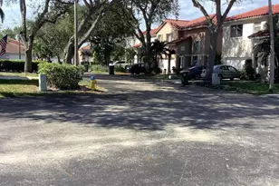 201 SW 98th Terrace, Pembroke Pines, FL 33025 - Photo 17