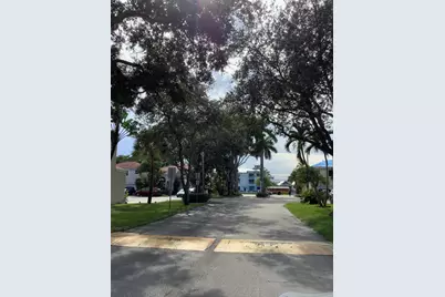 201 SW 98th Terrace, Pembroke Pines, FL 33025 - Photo 23