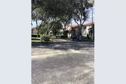 201 SW 98th Terrace, Pembroke Pines, FL 33025 - Photo 17