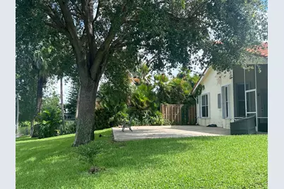 12155 Sunset Point Circle, Wellington, FL 33414 - Photo 5