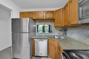 8400 Lagos De Campo Blvd, Tamarac, FL 33321 - Photo 3