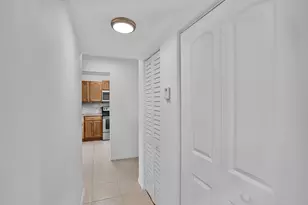 8400 Lagos De Campo Blvd, Tamarac, FL 33321 - Photo 17