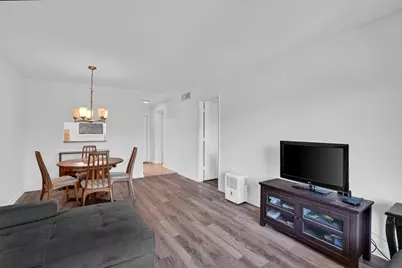 8400 Lagos De Campo Boulevard #305, Tamarac, FL 33321 - Photo 7