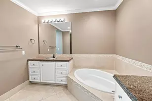 25 Harbour Isle Dr W, Fort Pierce, FL 34949 - Photo 19