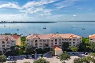 25 Harbour Isle Dr W, Fort Pierce, FL 34949 - Photo 1