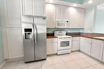 25 Harbour Isle Drive W #104, Fort Pierce, FL 34949 - Photo 9