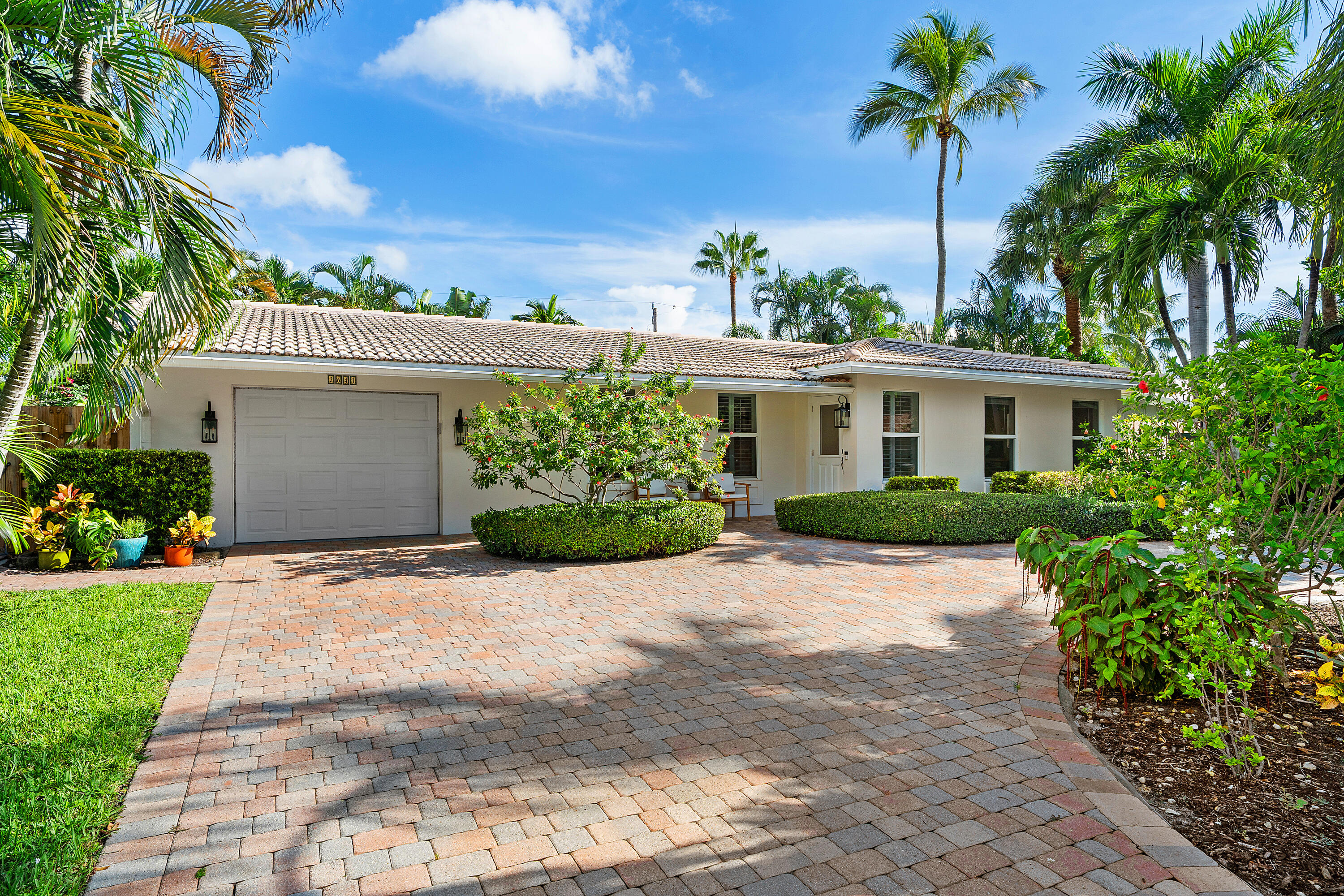 2641 NE 52nd St - 2641 NE 52nd St, Lighthouse Point, FL 33064 Luxury Property | Jose Angel Pina