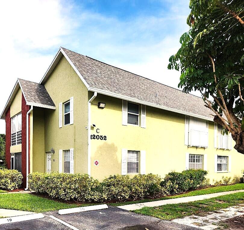 12052 Alternate A1A #C8 - 12052 Alternate A1A #C8, Palm Beach Gardens, FL 33410 Luxury Property | Jose Angel Pina