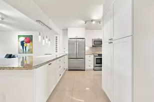 9400 N Hollybrook Lake Dr, Pembroke Pines, FL 33025 - Photo 19