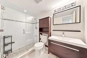 9400 N Hollybrook Lake Dr, Pembroke Pines, FL 33025 - Photo 39