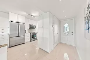 9400 N Hollybrook Lake Dr, Pembroke Pines, FL 33025 - Photo 11