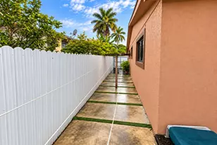 70 NE 174th Dr, North Miami Beach, FL 33162 - Photo 27