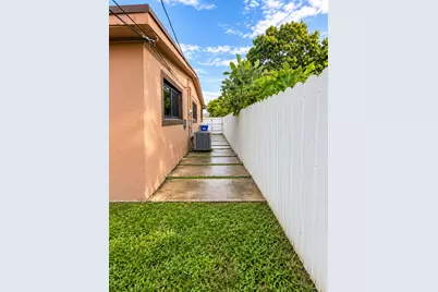 70 NE 174th Drive, North Miami Beach, FL 33162 - Photo 25