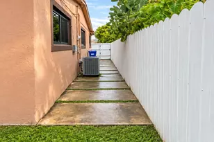 70 NE 174th Dr, North Miami Beach, FL 33162 - Photo 25