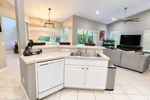 2783 E Abiaca Cir, Davie, FL 33328 - Photo 9
