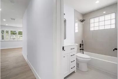 160 NE 60th Street, Oakland Park, FL 33334 - Photo 17