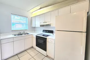 215 SW 1st Ct, Pompano Beach, FL 33060 - Photo 1