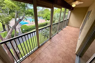 2212 S Cypress Bend Dr, Pompano Beach, FL 33069 - Photo 5