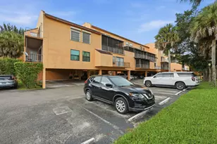 430 Commodore Dr, Plantation, FL 33325 - Photo 1