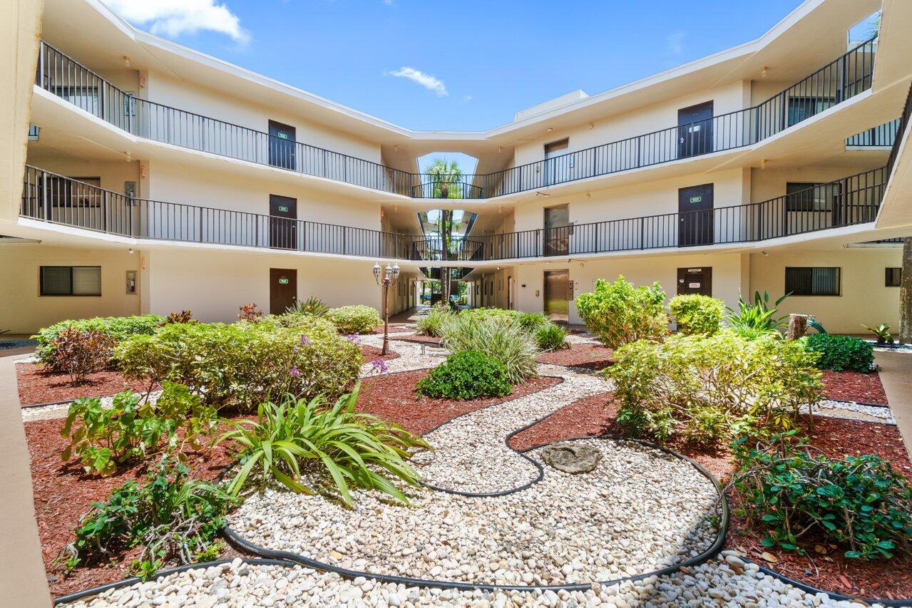 5100 Las Verdes Cir #316 - 5100 Las Verdes Cir #316, Delray Beach, FL 33484 Luxury Property | Jose Angel Pina