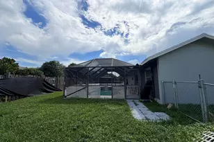 10431 Carmen Ln, Royal Palm Beach, FL 33411 - Photo 5