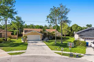 104 Oxford Ct, Royal Palm Beach, FL 33411 - Photo 3