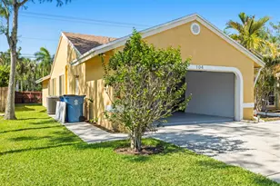 104 Oxford Ct, Royal Palm Beach, FL 33411 - Photo 5