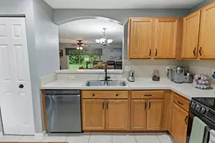4864 Pinemore Ln, Lake Worth, FL 33463 - Photo 9