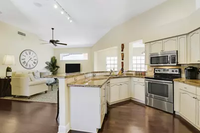 2189 Regents Boulevard, West Palm Beach, FL 33409 - Photo 5