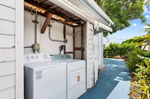 310 NE 6th St, Hallandale Beach, FL 33009 - Photo 13