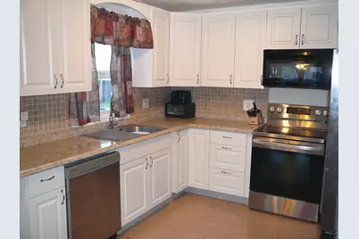 2100 W Esplanade, Fort Pierce, FL 34982 - Photo 7