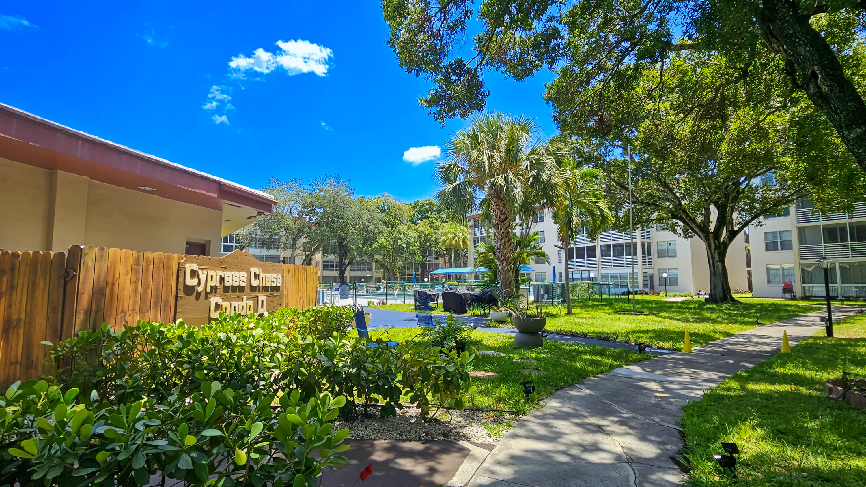 2650 NW 49th Ave # 318 - 2650 NW 49th Ave # 318, Lauderdale Lakes, FL 33313 Luxury Property | Jose Angel Pina