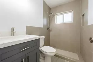 831 SW 7th St, Pompano Beach, FL 33060 - Photo 11