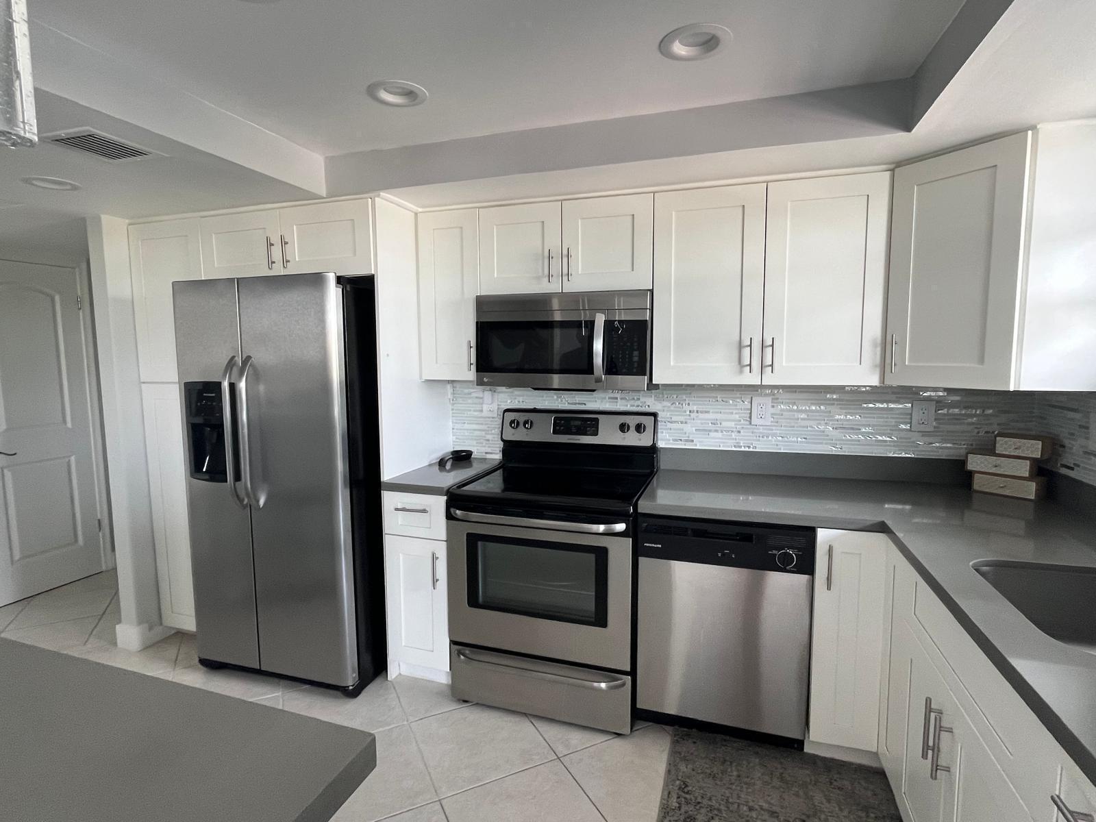 137 Golden Isles Dr #412 - 137 Golden Isles Dr #412, Hallandale Beach, FL 33009 Luxury Property | Jose Angel Pina