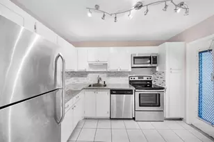 3051 S Palm Aire Dr, Pompano Beach, FL 33069 - Photo 3