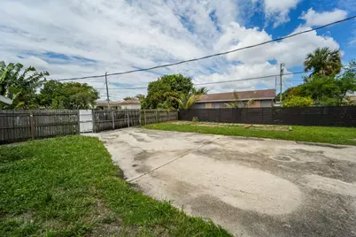 1007 Charles Street, West Palm Beach, FL 33401 - Photo 23