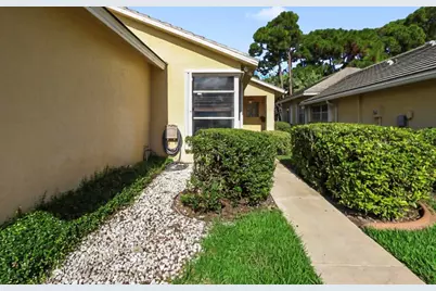 172 Harbor Lake Circle, Greenacres, FL 33413 - Photo 11