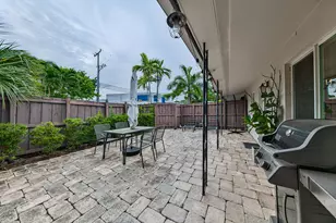 701 NE 22nd Dr, Wilton Manors, FL 33305 - Photo 1