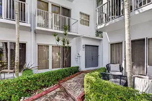 2725 NE 8th Ave, Wilton Manors, FL 33334 - Photo 11