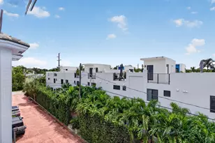 2725 NE 8th Ave, Wilton Manors, FL 33334 - Photo 49