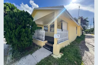 11 S D Street, Lake Worth Beach, FL 33460 - Photo 1