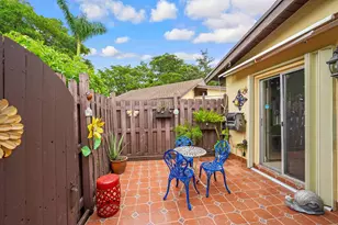 145 Essex Rd, Hollywood, FL 33024 - Photo 37